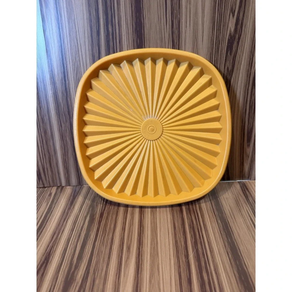 Vintage Tupperware 839-3 Harvest Gold Square Replacement Lid Sunburst Pattern